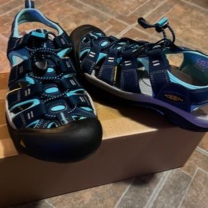 KEEN SANDALS